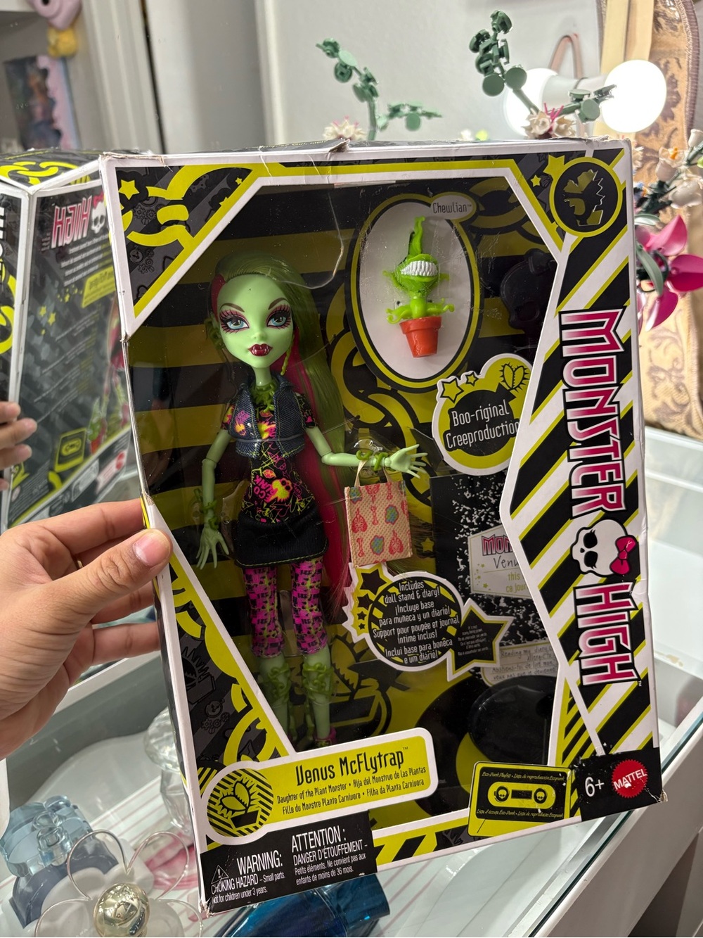 monster high Venus McFlytrap Doll with Green and Pink Outfit